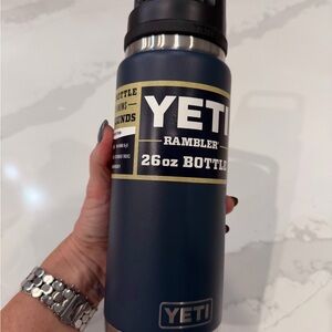 YETI Rambler 26 oz Bottle in Dark Blue